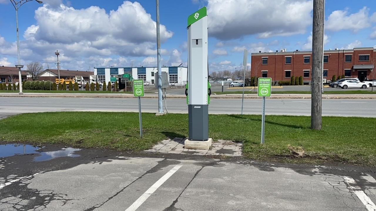 Travelodge By Wyndham Drummondville Exteriér fotografie