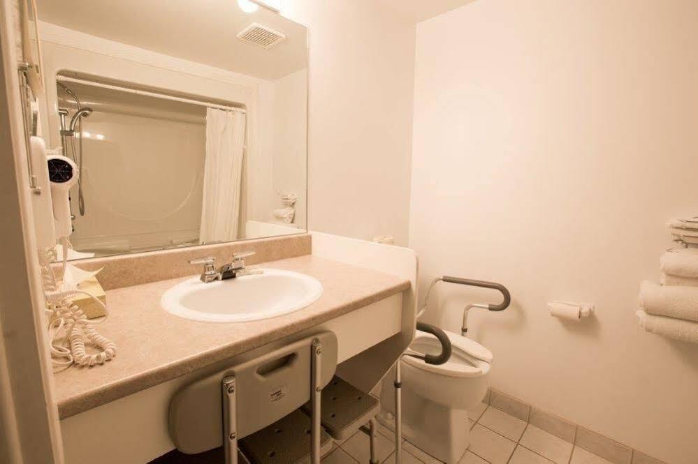 Travelodge By Wyndham Drummondville Exteriér fotografie